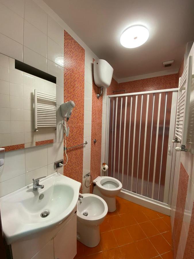Hotel Falù Napoli centro camera con cucina e bagno privato Esterno foto