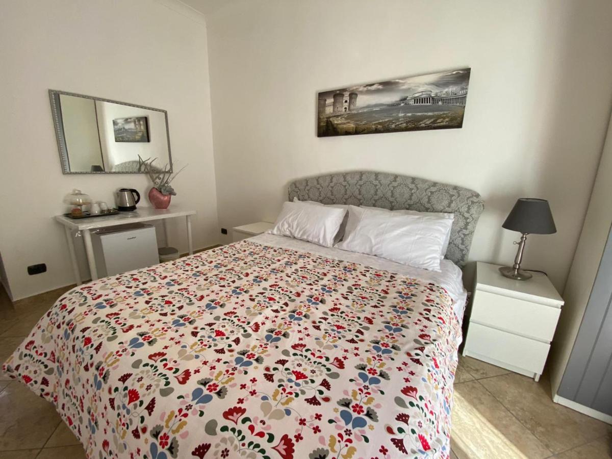 Hotel Falù Napoli centro camera con cucina e bagno privato Esterno foto
