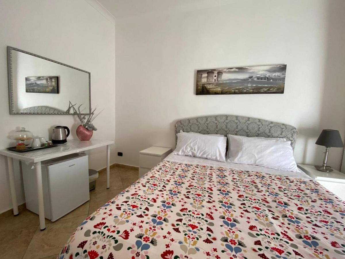 Hotel Falù Napoli centro camera con cucina e bagno privato Esterno foto