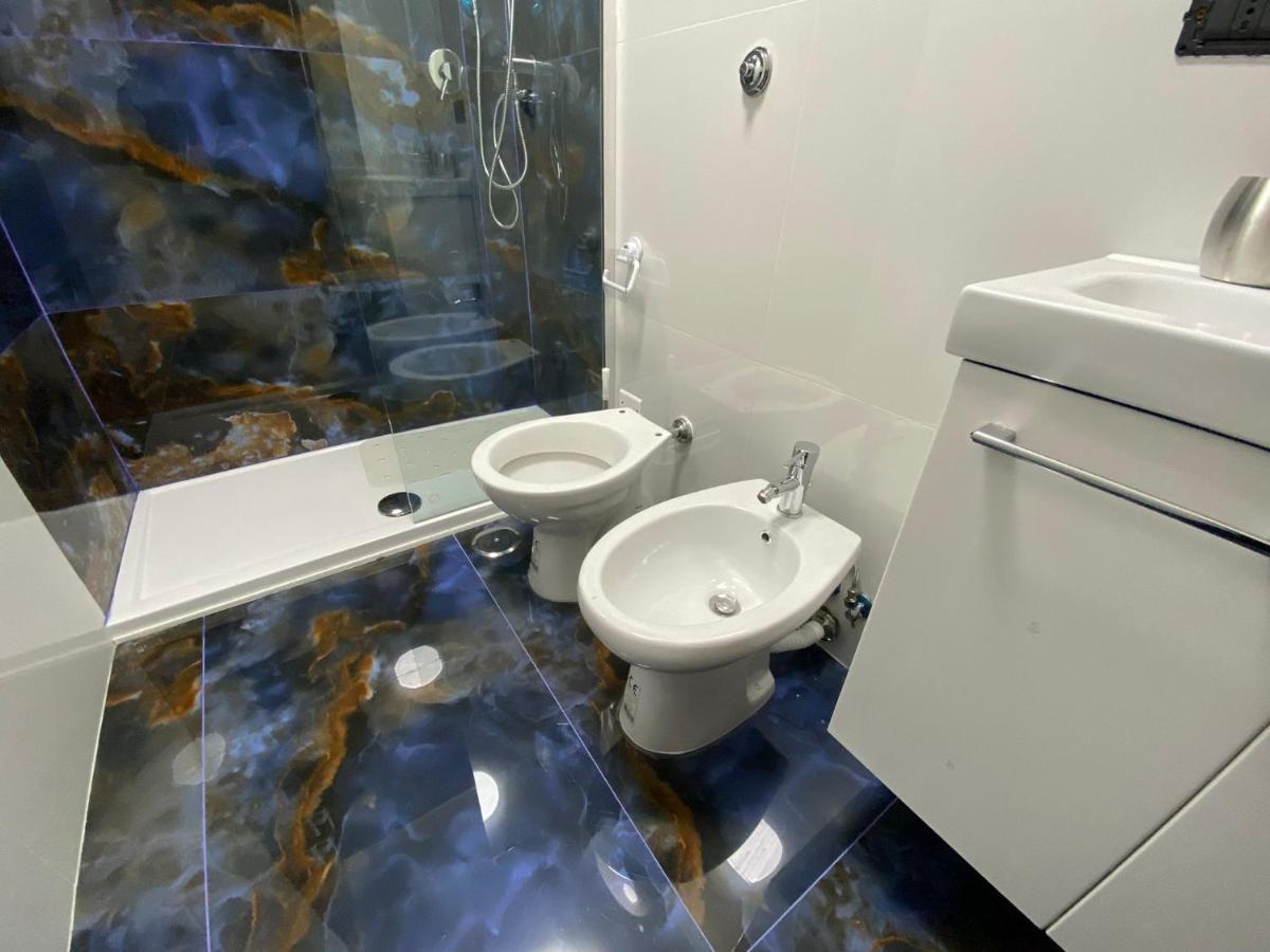 Hotel Falù Napoli centro camera con cucina e bagno privato Esterno foto